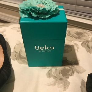 Black Tieks size 9